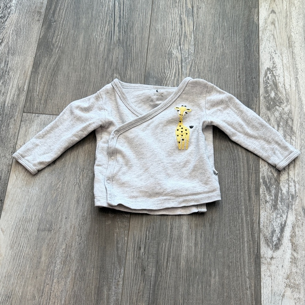 Petit Lem Light Gray Wrap Top with Yellow Giraffe